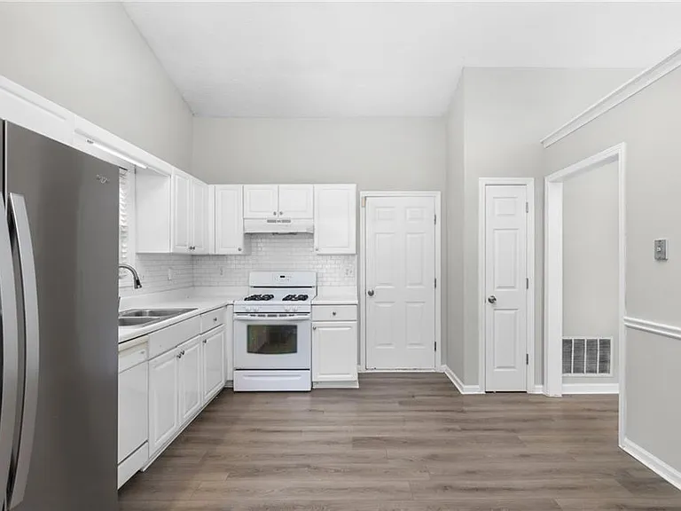 2110 Racquet Club Cir — Photo 11