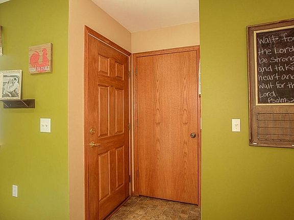 5th image of 18425 Emerald Dr