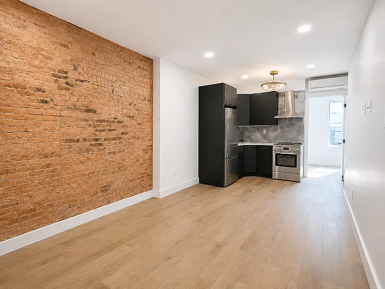 1586 De Kalb Ave #3E — Photo 3