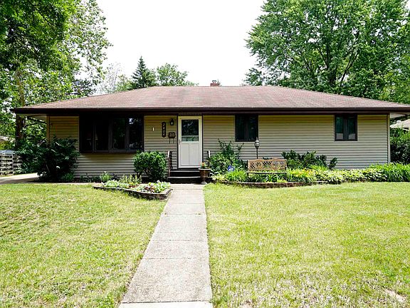 2nd image of 2404 Winnetka Dr