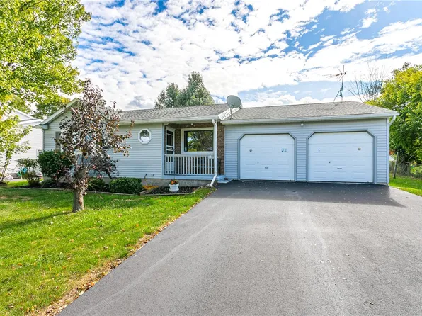 125 Raintree Ln, Hilton, NY 14468
