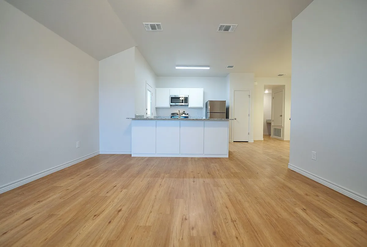 Building Photo - 1813 Clovis Dr