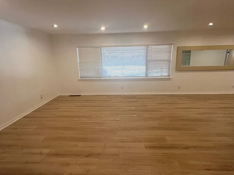 1404 Melrose Dr — Photo 21