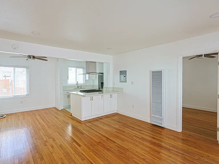 70 Roycroft Ave #B — Photo 14