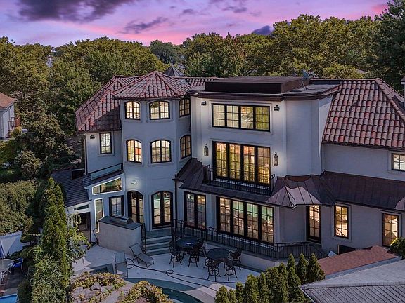 2nd image of 86 Gaylord Dr