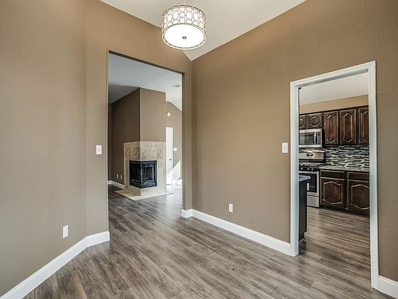 4th image of 204 S Westgate Way