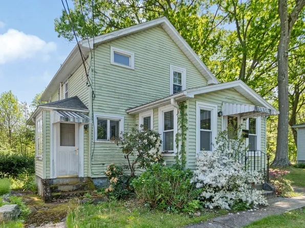 156 Hardy Pond Rd, Waltham, MA 02451