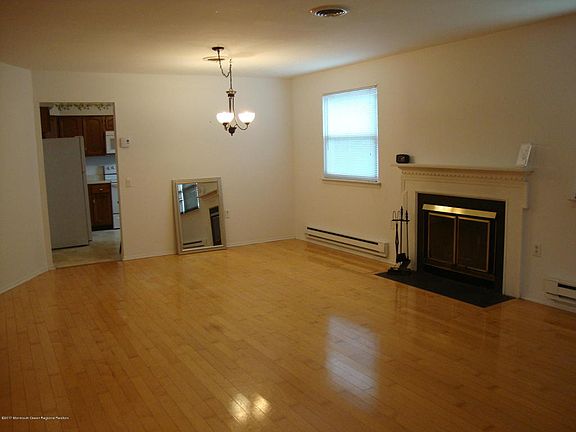 4th image of 5B Brockton Ct #64