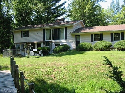 4th image of 35824 Riverview Dr