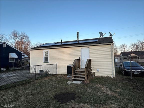 4th image of 1867 Sheridan Ave NE