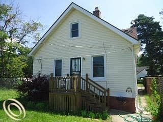 4th image of 19341 Cameron St