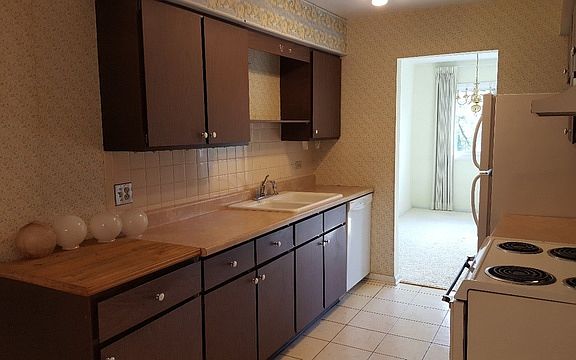 4th image of 1925 E Oakton St APT 2G