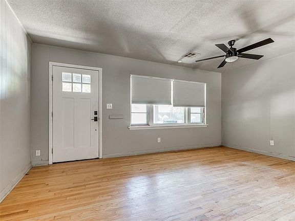 3rd image of 1527 Camden Way