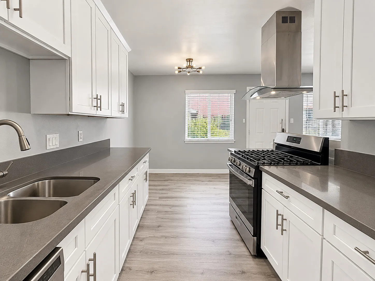 2 bed, 700 sqft, $2,195 — Photo 3