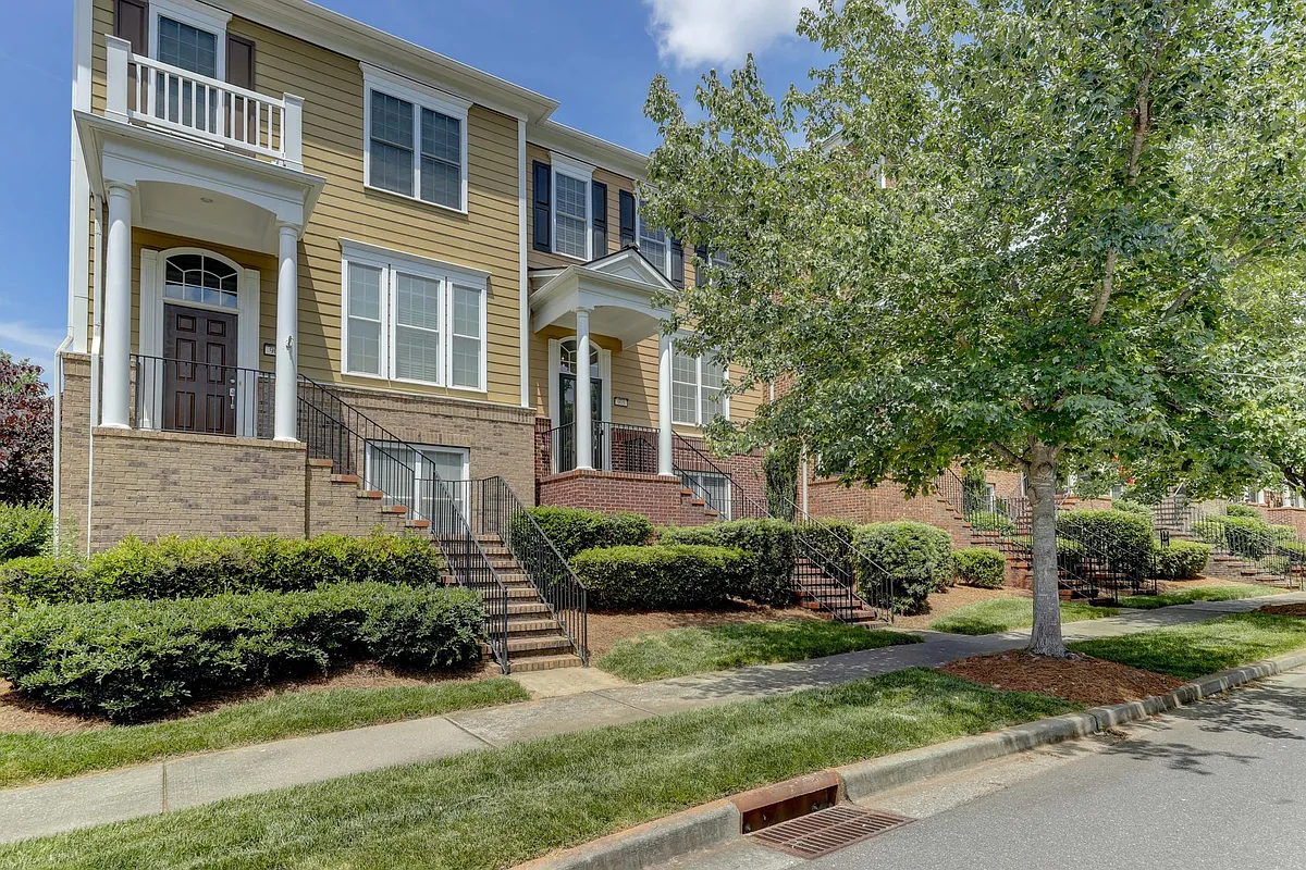 Building Photo - 905 Lyndley Dr