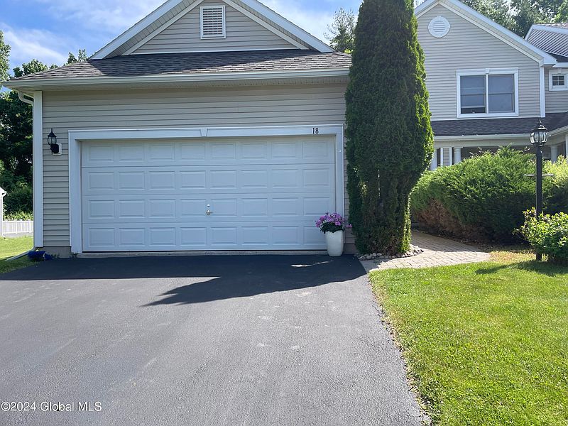 2nd image of 18 Rockrose Drive