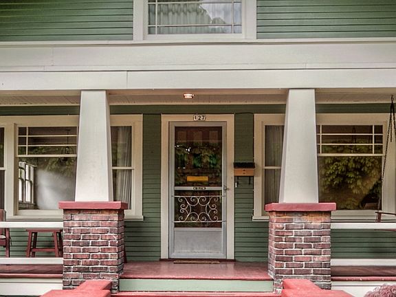 3rd image of 127 I St SE