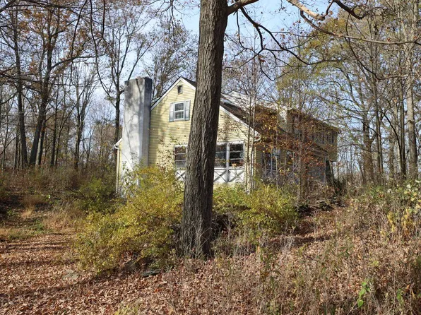 41 Meddaugh Rd, Pleasant Valley, NY 12569