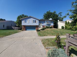 1222 Kim Dr, Bloomington, IL