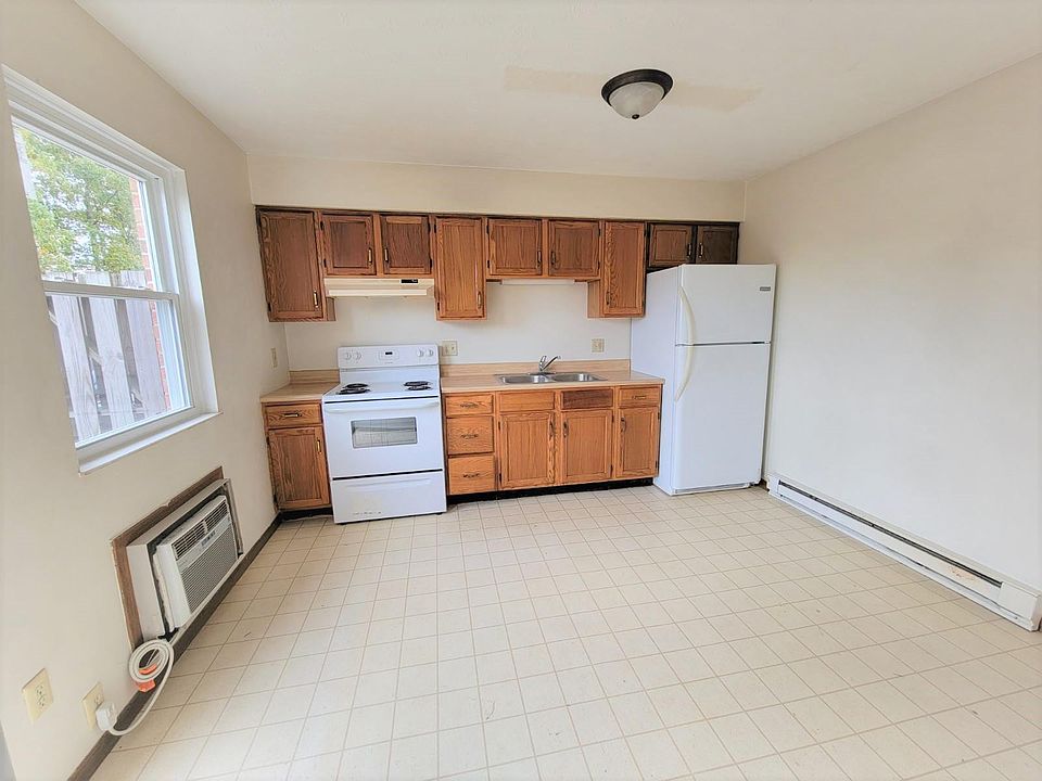 1st image of 720 Larch St APT B