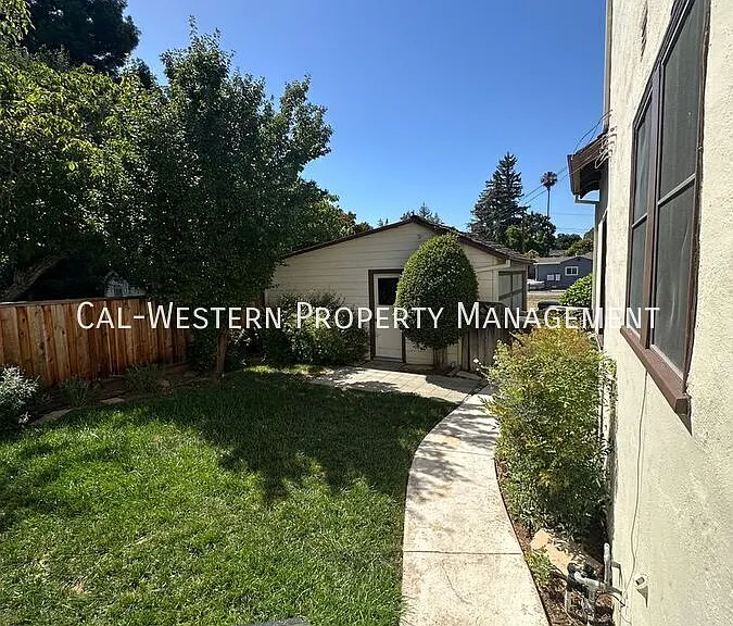 1385 Newport Ave — Photo 31