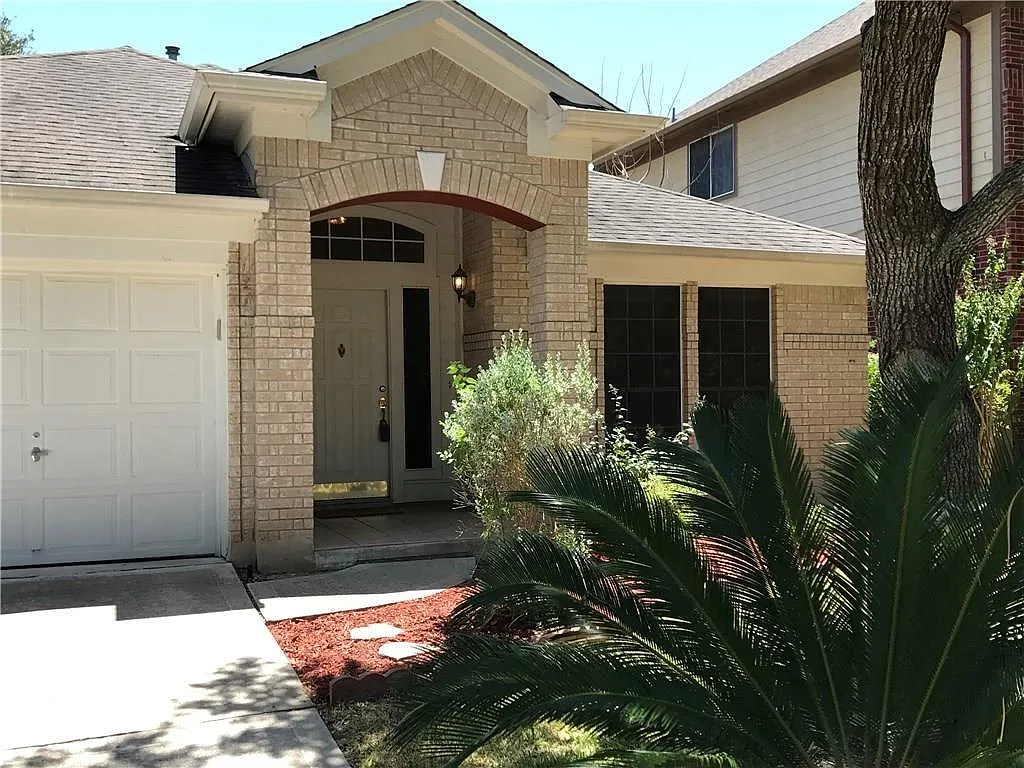3 bed, 2.0 bath, 1891 sqft, $2,795 — Photo 3