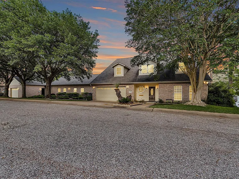 1502 Wimbledon Dr — Photo 4