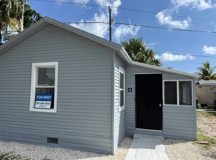 4 Pine Ridge Dr, West Palm Beach, FL 33404