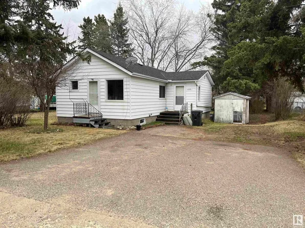 5333 & 5329 50th Ave, Elk Pt, AB T0A 1A0