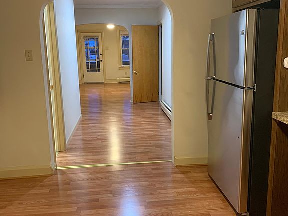 3rd image of 619 Pear St
