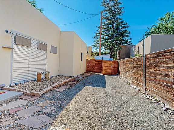 2nd image of 1528B Taos St