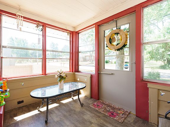 5th image of 182 Sharon Ave