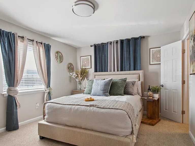 Emerald Pointe Apartment Homes — Photo 13