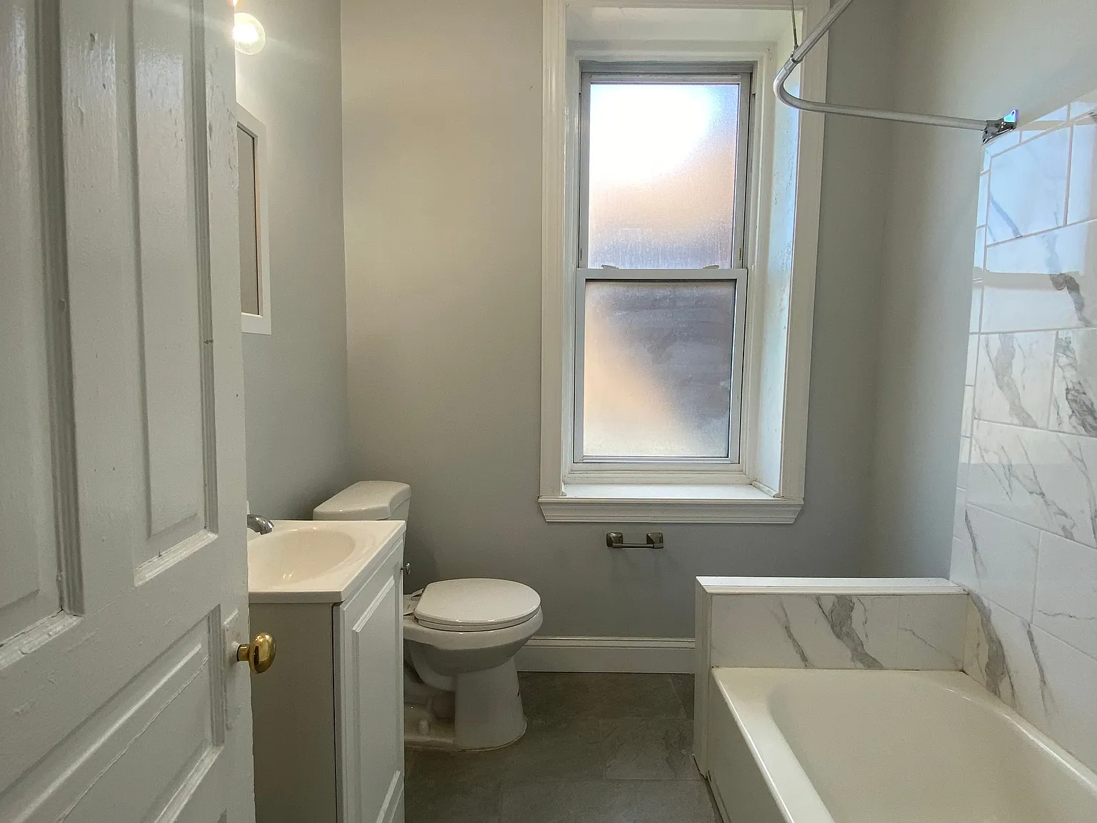 4 bed, $2,400 — Photo 1