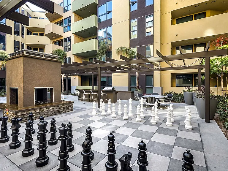 Metropolis Apartments — Photo 23