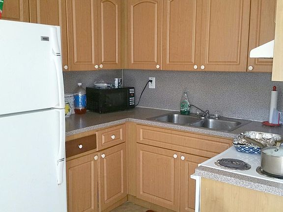 5th image of 236 SE 9th Ave #0