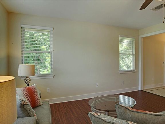 5th image of 905 Brentwood St #B