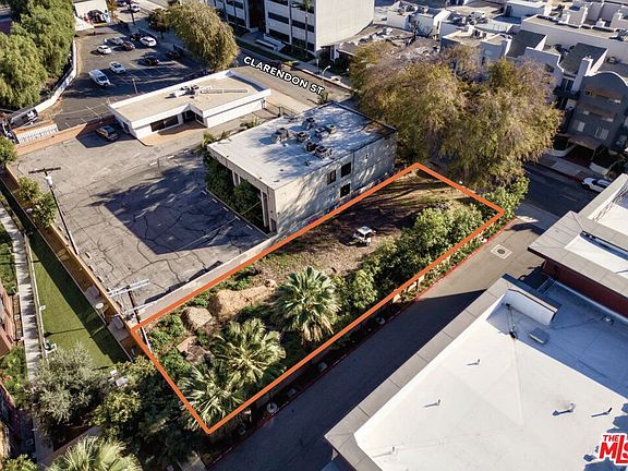 4th image of 22045 Clarendon St