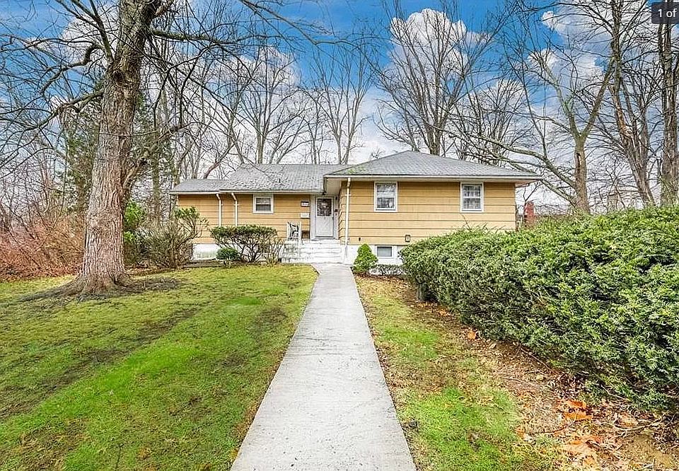 1st image of 7 Sydell Ln