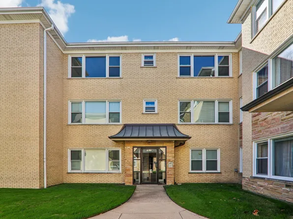 7610 Crawford Ave APT 301A, Skokie, IL 60076