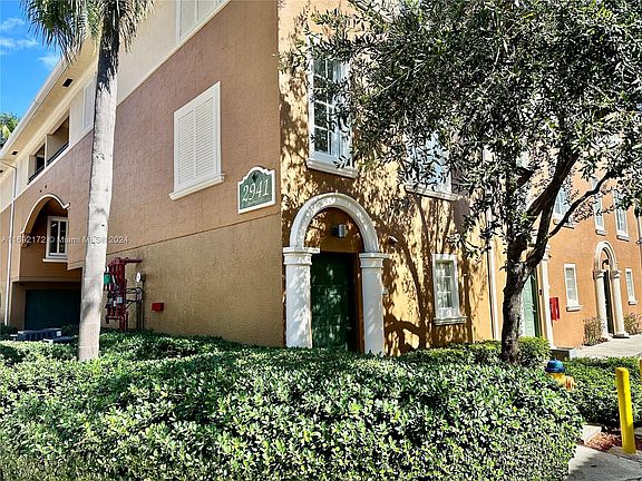 2nd image of 2941 NE 185th St APT 1301