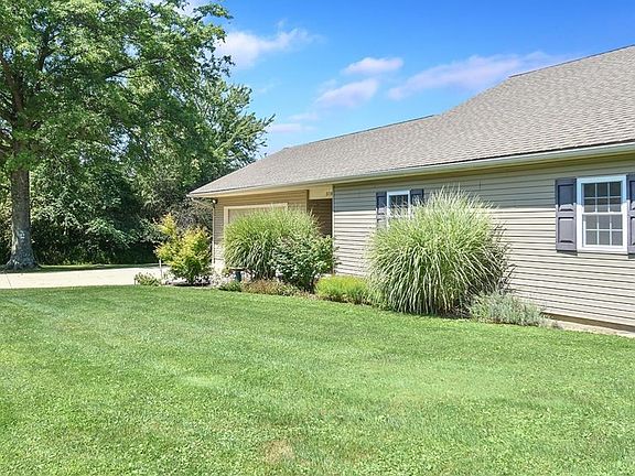 3rd image of 3780 Farm Ave
