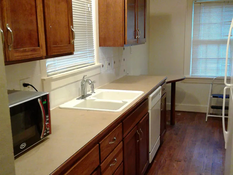 1435 SW Collins Ave — Photo 5
