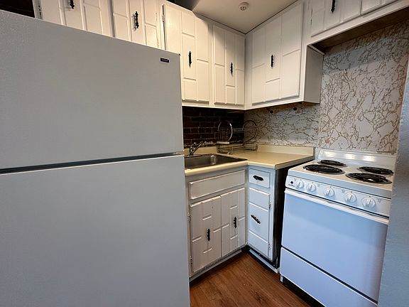 3rd image of 658 Tremont St APT 9