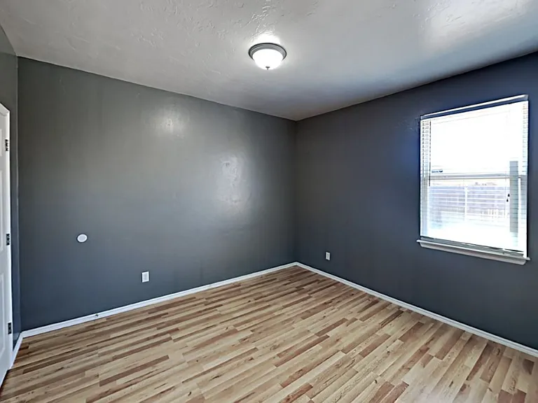 1713 W Palm Pl — Photo 8