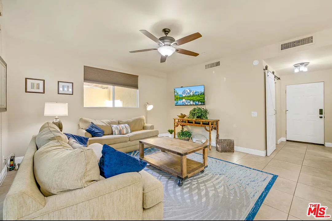 1 bed, 2.0 bath, 864 sqft, $2,200 — Photo 2