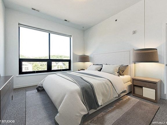 5th image of 5427 N Broadway St #2L