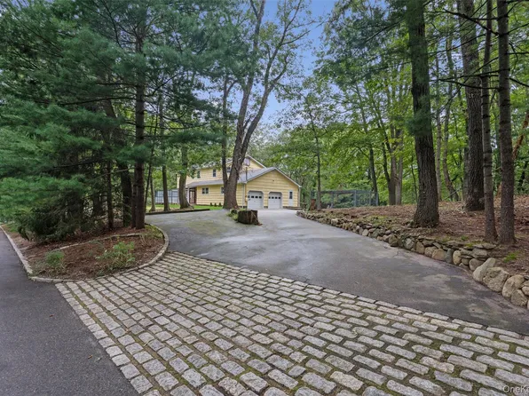 614 Twin Hills Court, Northport, NY 11768