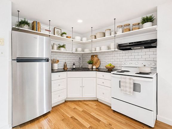4th image of 3022 Richmond St APT F