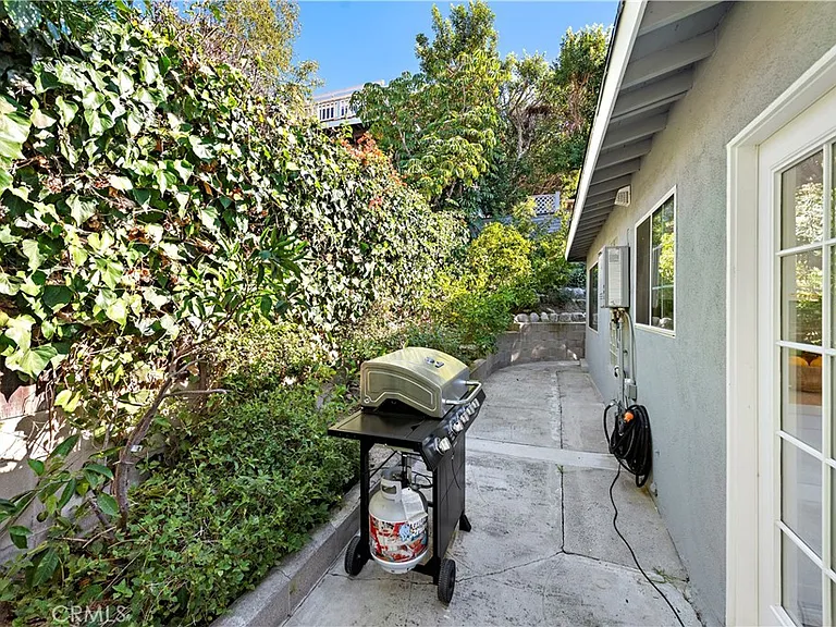 637 Saint Anns Dr — Photo 13